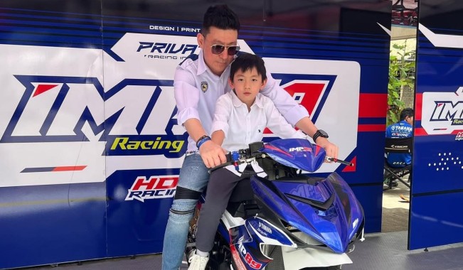 Christopher Sebastian bersama putranya, Ryu Kintaro. [Instagram]